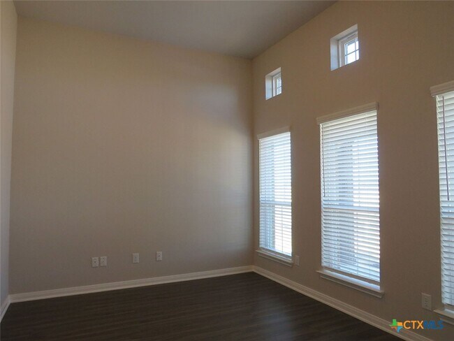 Building Photo - 6308 Golden Gate Dr