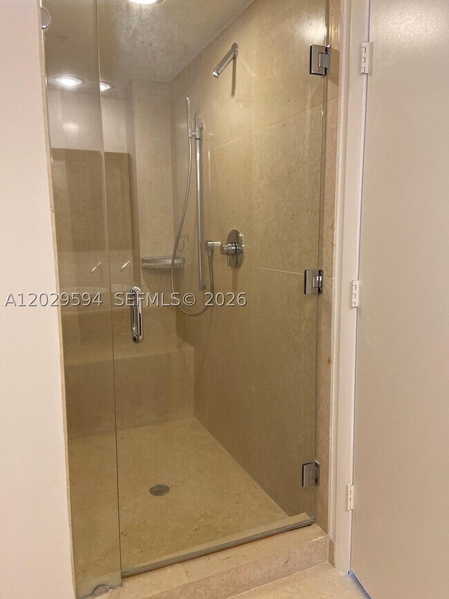 Building Photo - 495 Brickell Ave