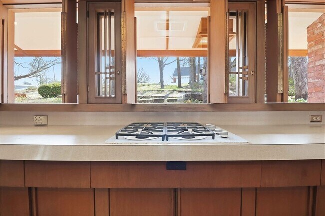 Building Photo - 951 Pembroke Rd