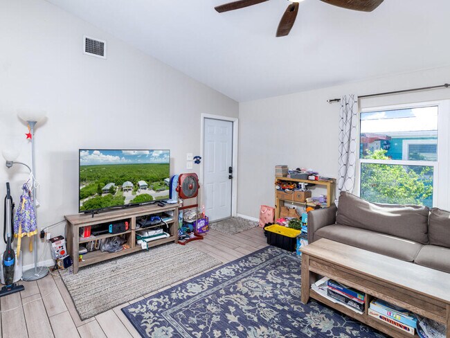 Building Photo - 29283 Coconut Palm Dr