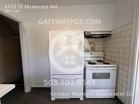 Building Photo - 4450 SE Milwaukie Ave