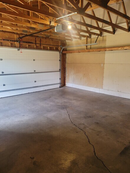 Garage - 5207 Lee Ave