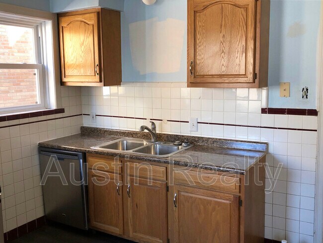 Building Photo - 1127 Claytonia Terrace