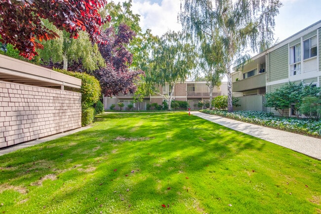 Building Photo - 280 Easy St