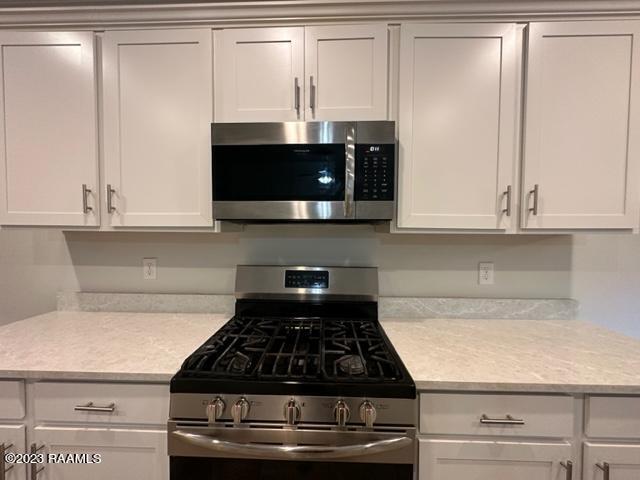 Building Photo - 300 Sparrowhawk St