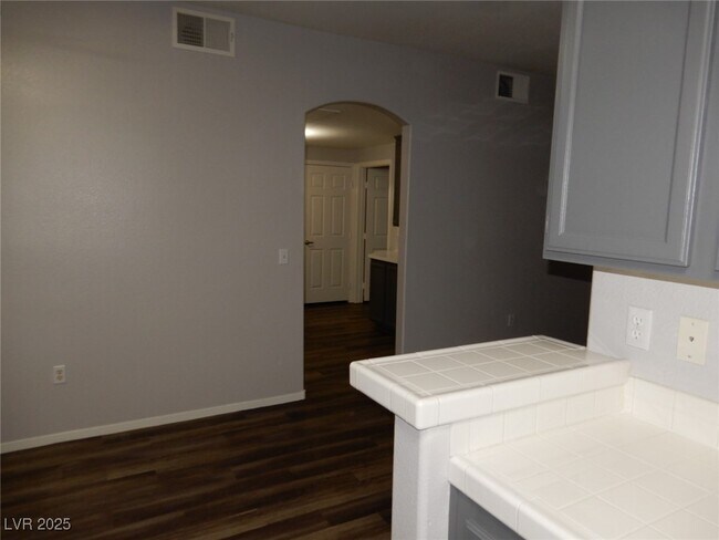 Building Photo - 75 N Valle Verde Dr