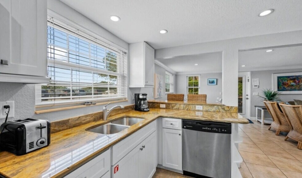 Building Photo - 100 7th St S