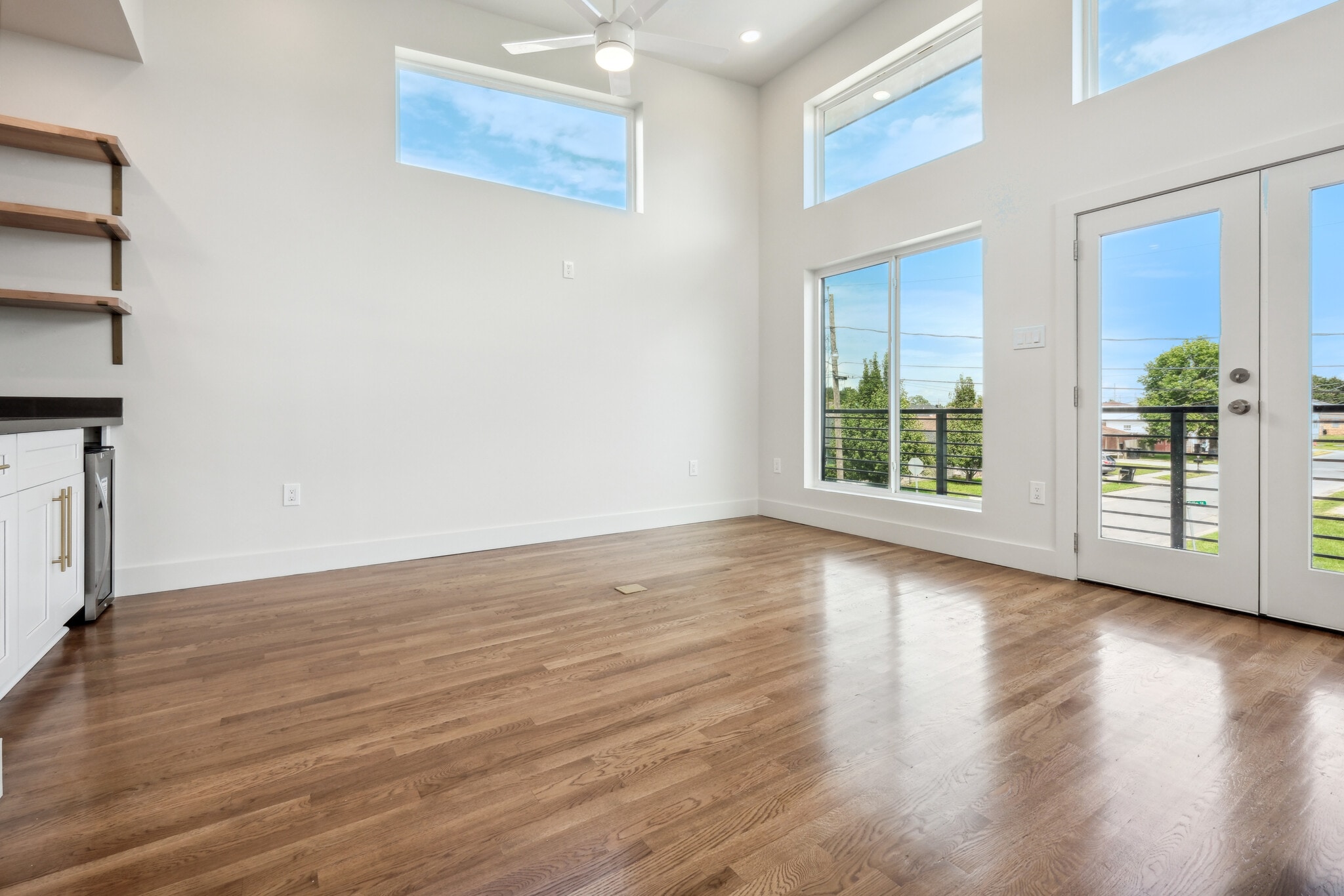 Linving Room/Den - 428 W Solidelle St