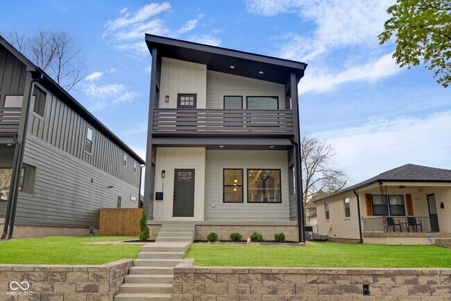 Building Photo - 1025 Churchman Ave