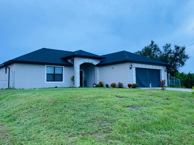 Building Photo - 350 Piper Ave