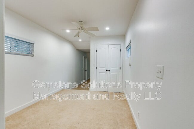 Building Photo - 221 Adams Ct