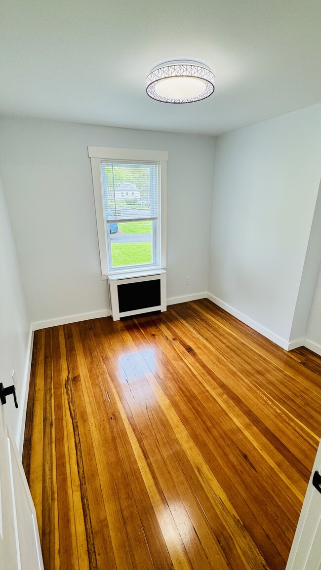 Building Photo - 168 Forest Ave