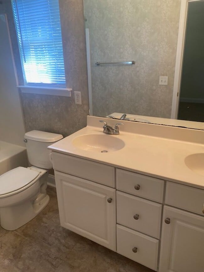 Building Photo - Home in Plantation Pointe