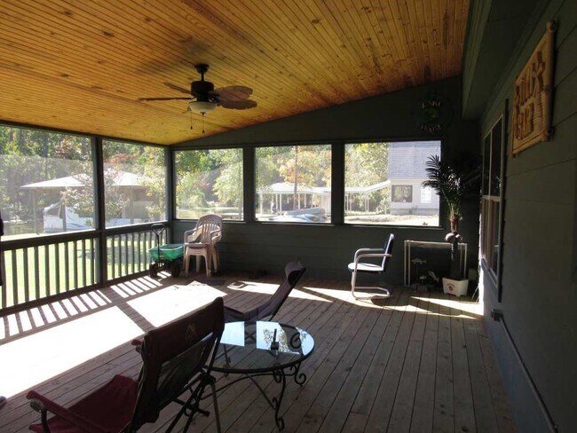 Building Photo - 70 Lakeside Dr
