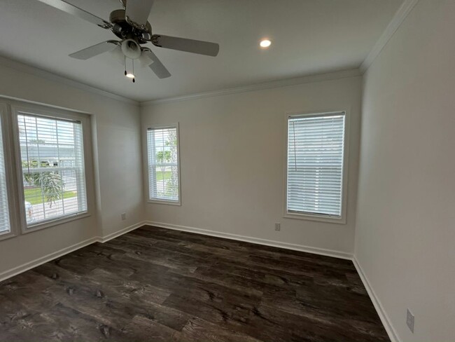 Building Photo - 968 Avanti Way Blvd