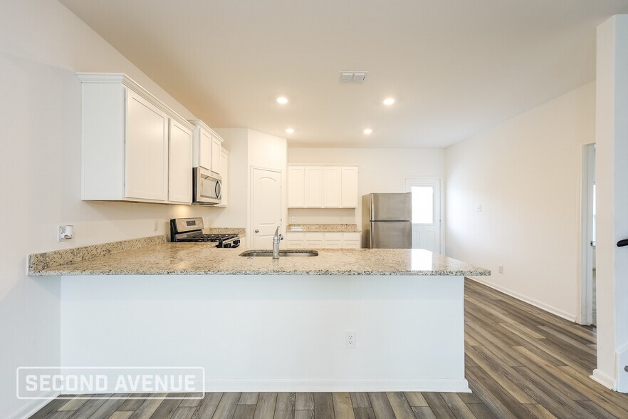 Building Photo - 10915 Lafayette Lp