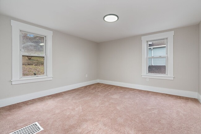 Building Photo - SCORE 50% OFF 1ST MONTH'S RENT IF SIGNED BY MARCH 6! Newly Renovated 3 Bedroom home in Bridgevill...