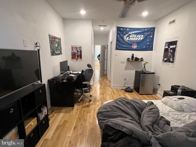 Building Photo - 1431 N 28th St