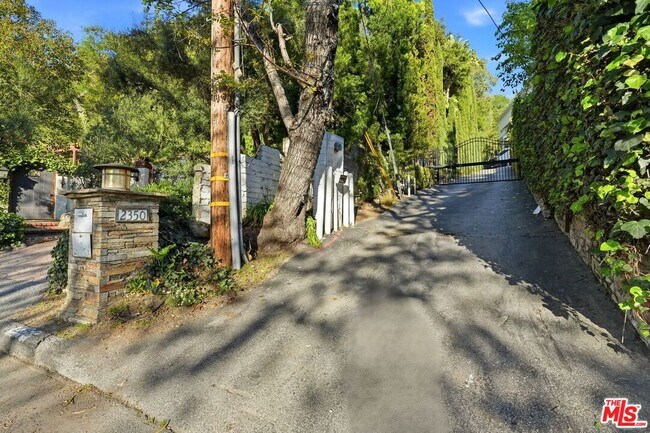 Building Photo - 2350 Benedict Canyon Drive