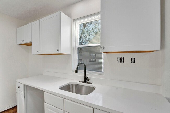 Building Photo - 3780 Shirlwood Ave