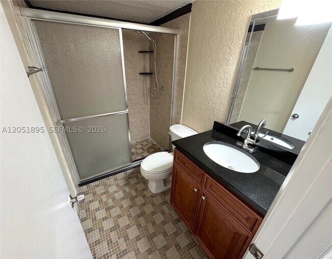 Building Photo - 2626 Riverside Dr