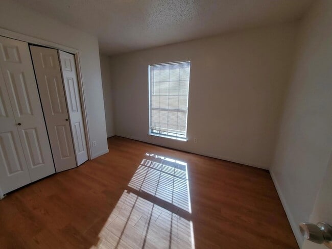 Building Photo - 1733 Horseshoe Cir