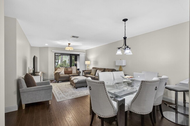 Building Photo - 500 Crosswinds Dr