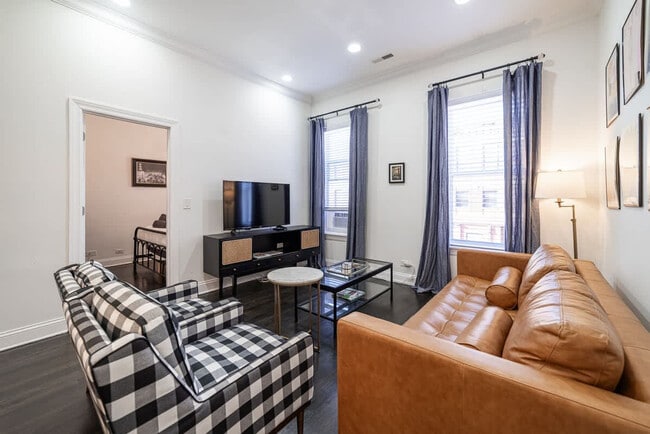 Building Photo - 2113 W Grand Ave