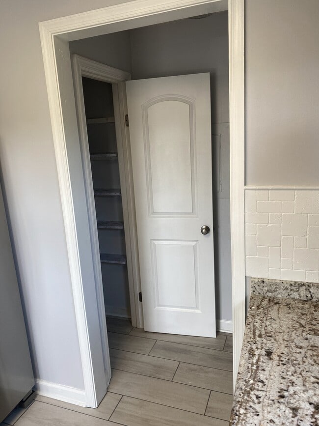 Building Photo - 423 Harbour Point