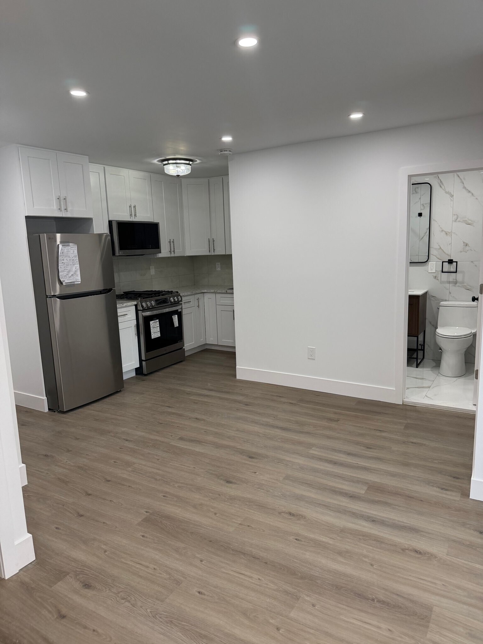 Building Photo - 4202 Oneida Ave