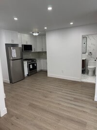 Building Photo - 4202 Oneida Ave