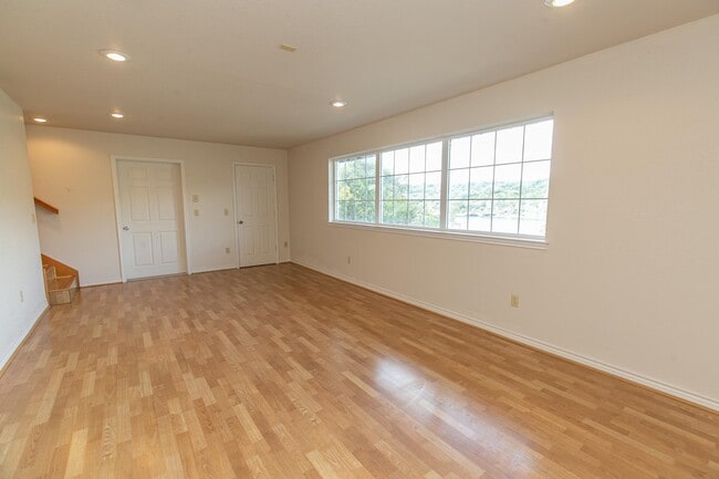 Building Photo - 830 Los Escondidos Rd