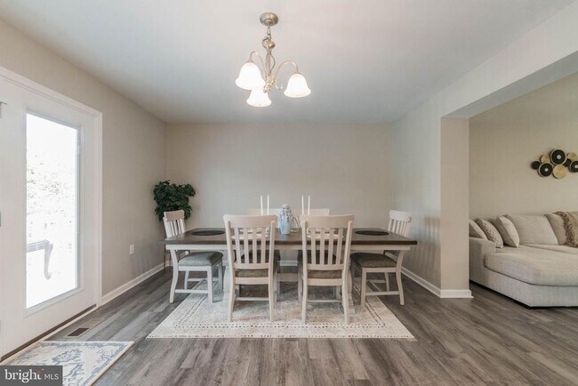 Building Photo - 342 Europa Way