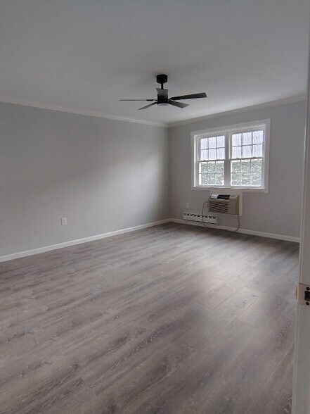Building Photo - 54 E Maple St