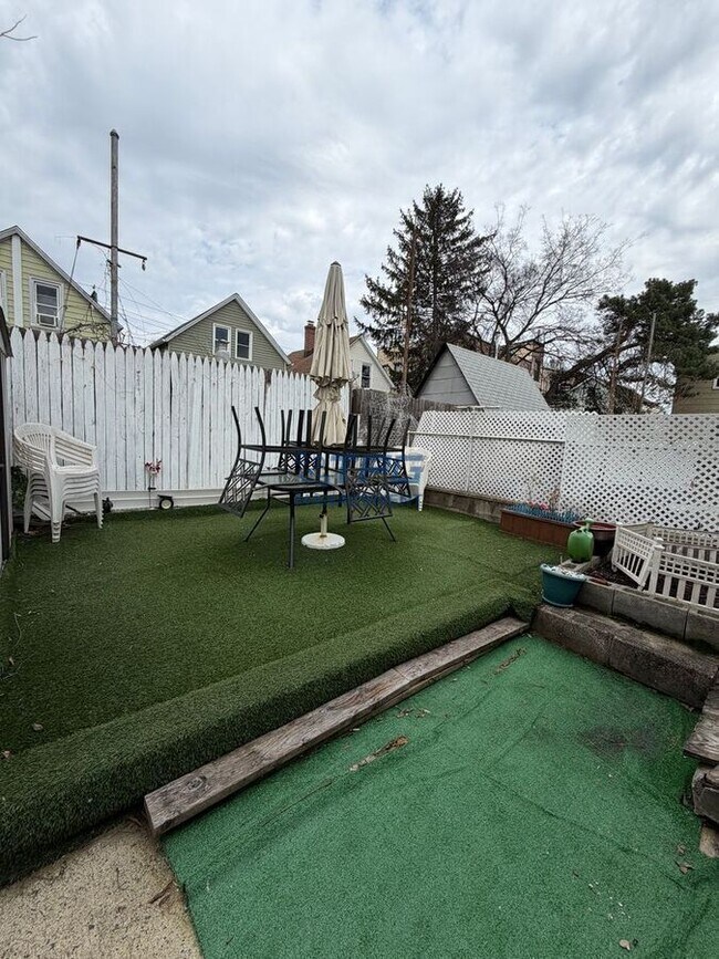 Building Photo - 19 Sisson Ct