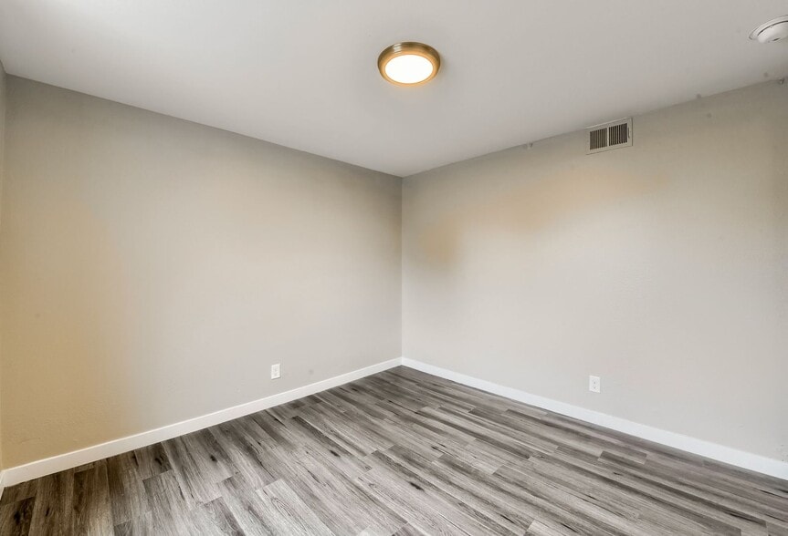 Building Photo - 6045 W Byers Pl