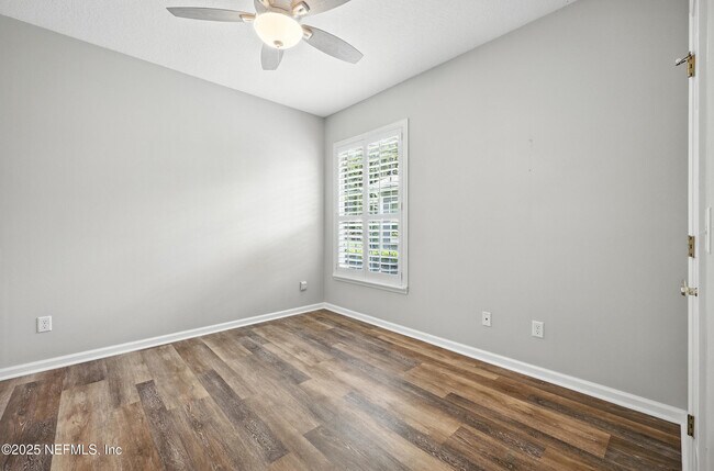 Building Photo - 4565 E Seneca Dr