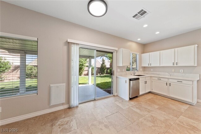 Building Photo - 2890 Skowhegan Dr