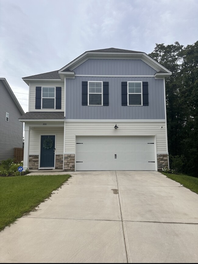 Primary Photo - 200 Honey Hill Way