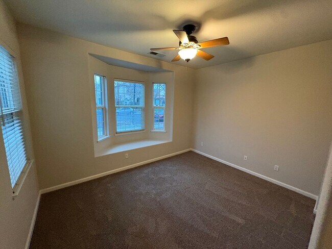 Building Photo - Gorgeous 5 Bedroom, 3.5 Bath Mountain House Home