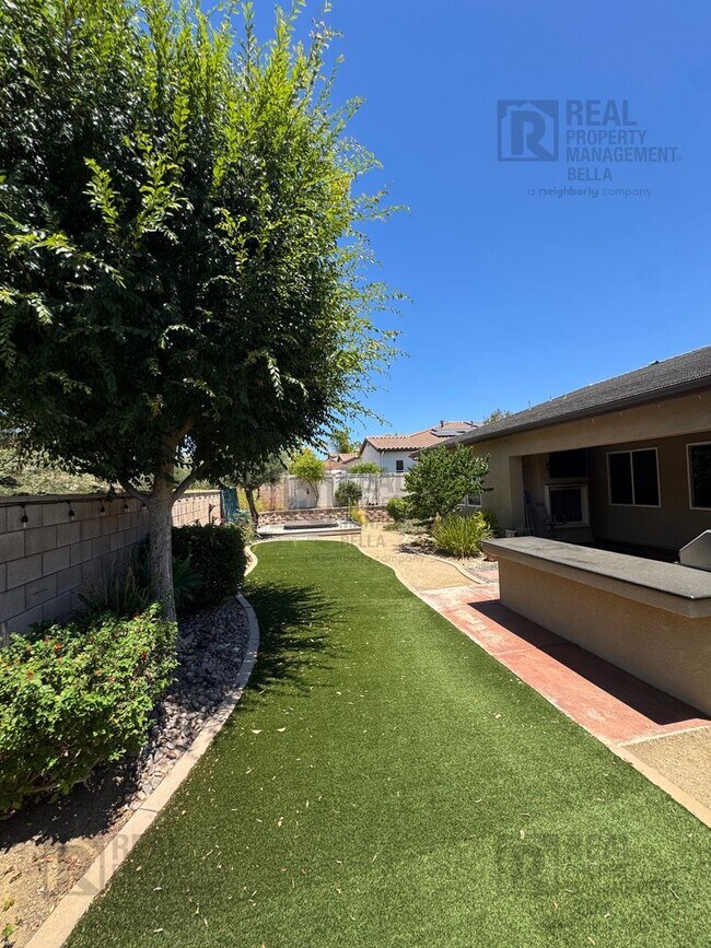 Building Photo - Beautiful Winchester Home with Open Floor Plan, Office & Solar