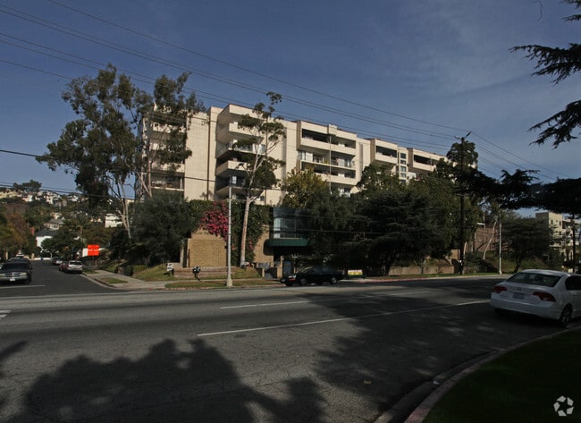 Building Photo - 3949 Los Feliz Blvd