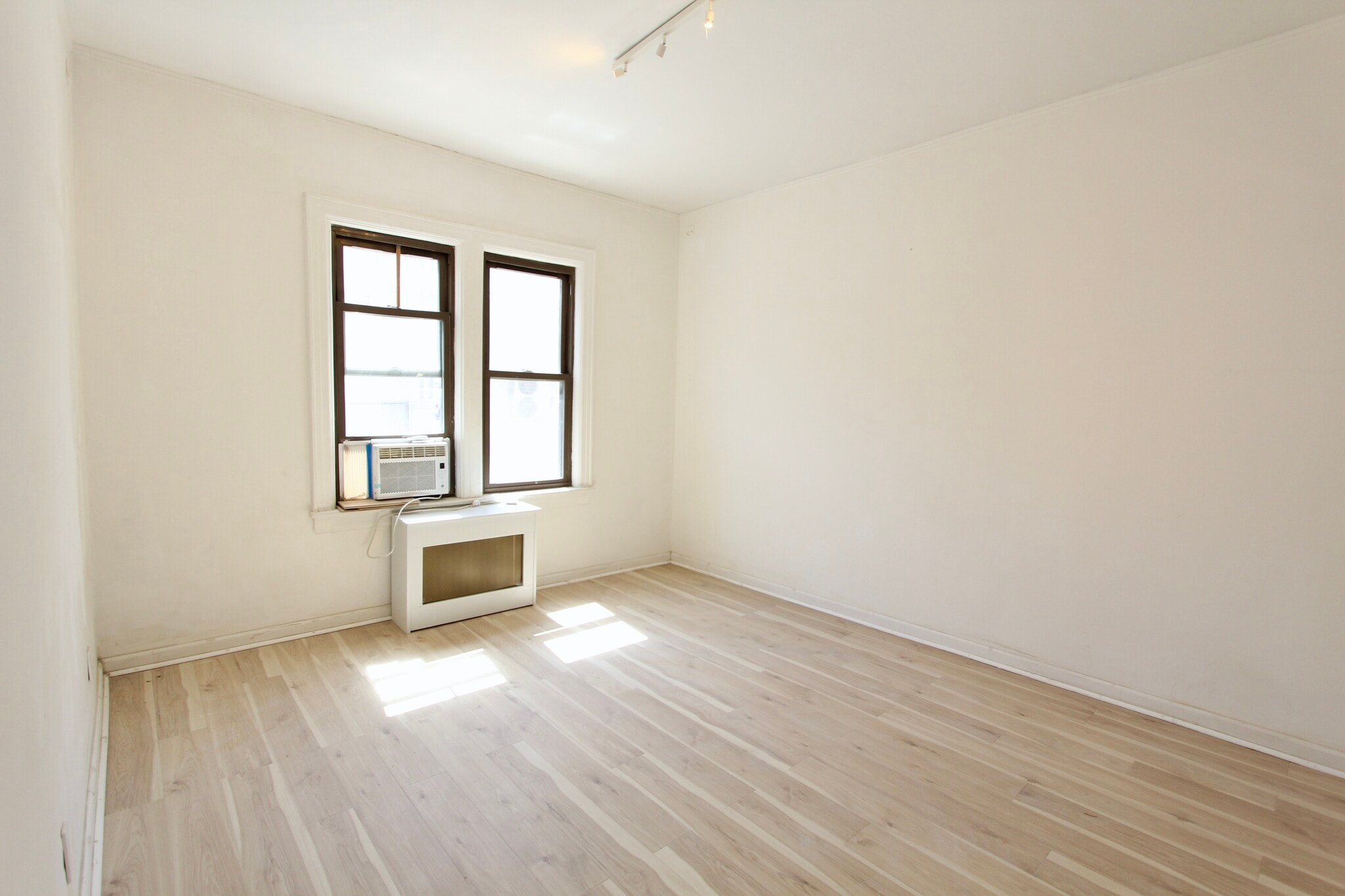 Building Photo - 3936 Skillman Ave