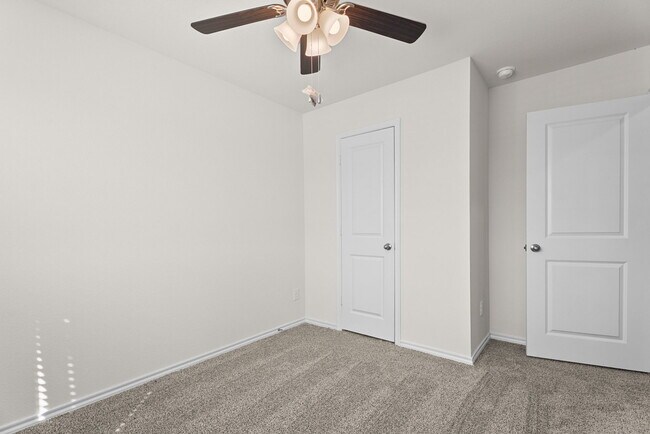 Building Photo - 6044 Freedom Dr