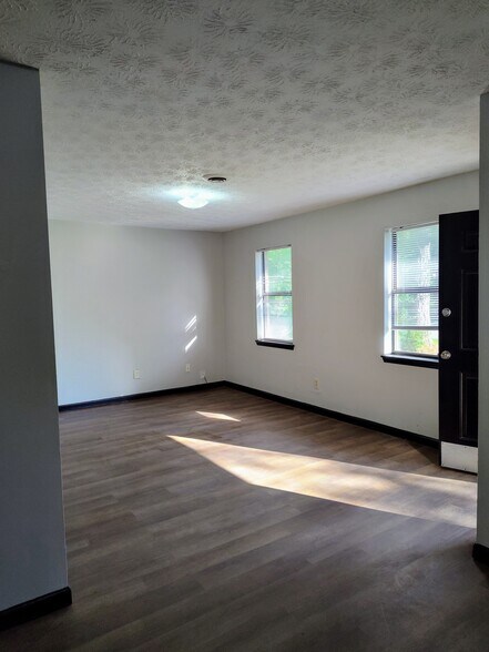 Building Photo - 110 Picasso Dr