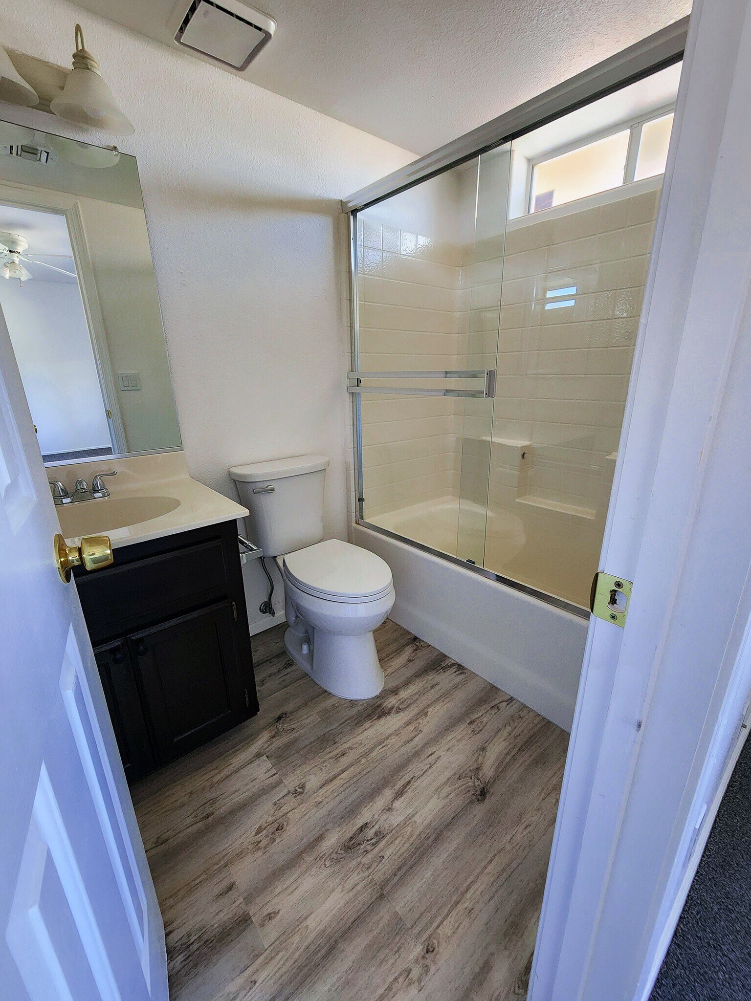 Bathroom 2 - 1399 Bentley Blvd