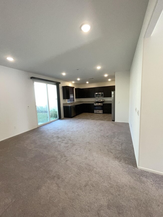 Building Photo - 896 Tierra Dr