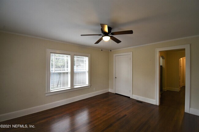 Building Photo - 2225 Myra St
