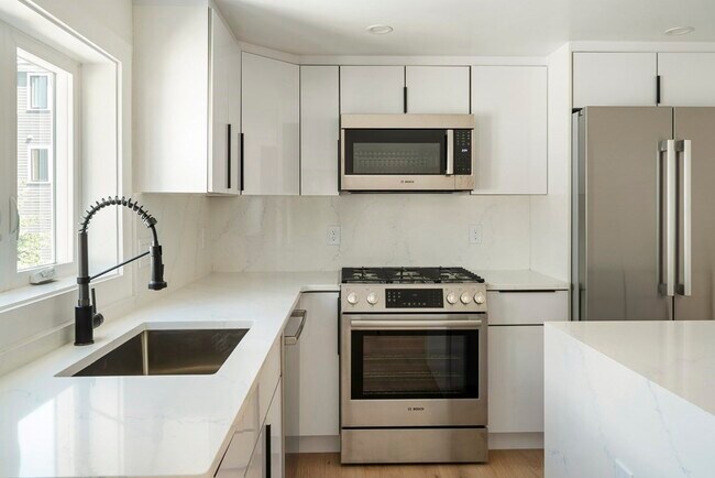 Building Photo - 89 5th St