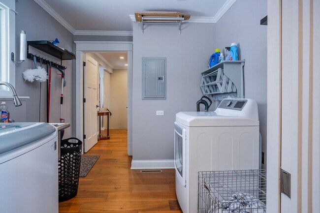 Building Photo - 10 N Pistakee Lake Rd